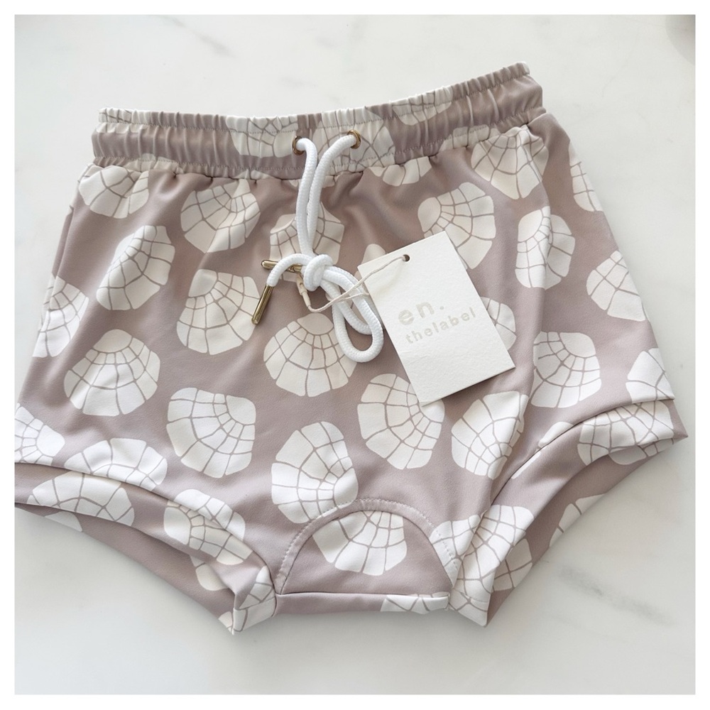 NWT En. Thelabel  swim trunk in‎ the 'sea turtles' print and 'stone' hue